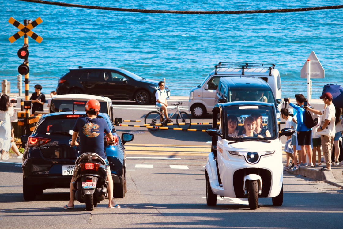 トゥクトゥクの走る写真